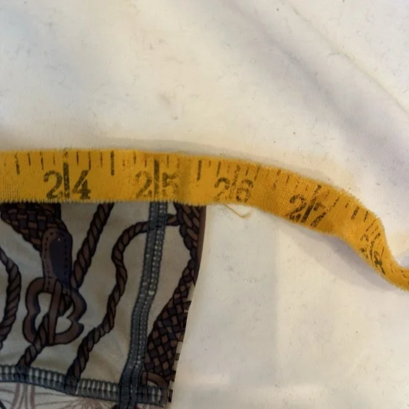 Maaji workout pants. Good condition, never worn. Size Medium - Picture 8 of 8